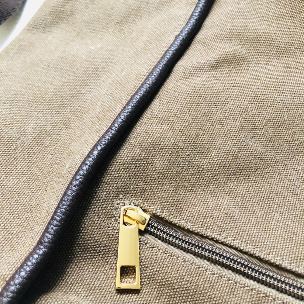 Multifunction/Convertible Canvas Bag or Backpack - Picture 9 of 11